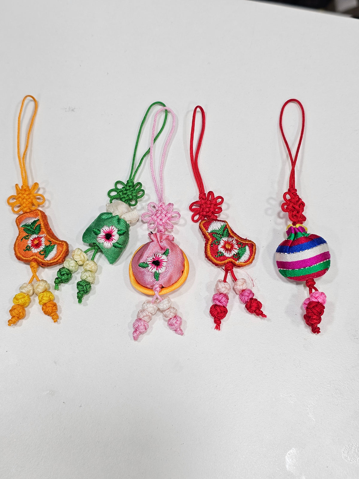 SMALL KNOT SIMBOL KEYRING