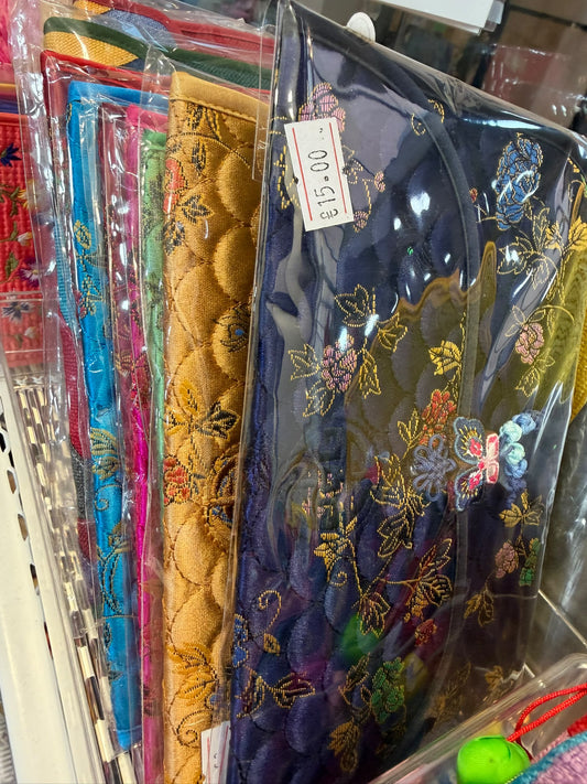 QUILTED CLUTCH WALLET