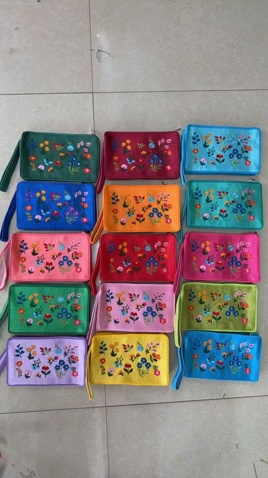 COTTON FLOWER EMBROIDERY POUCH